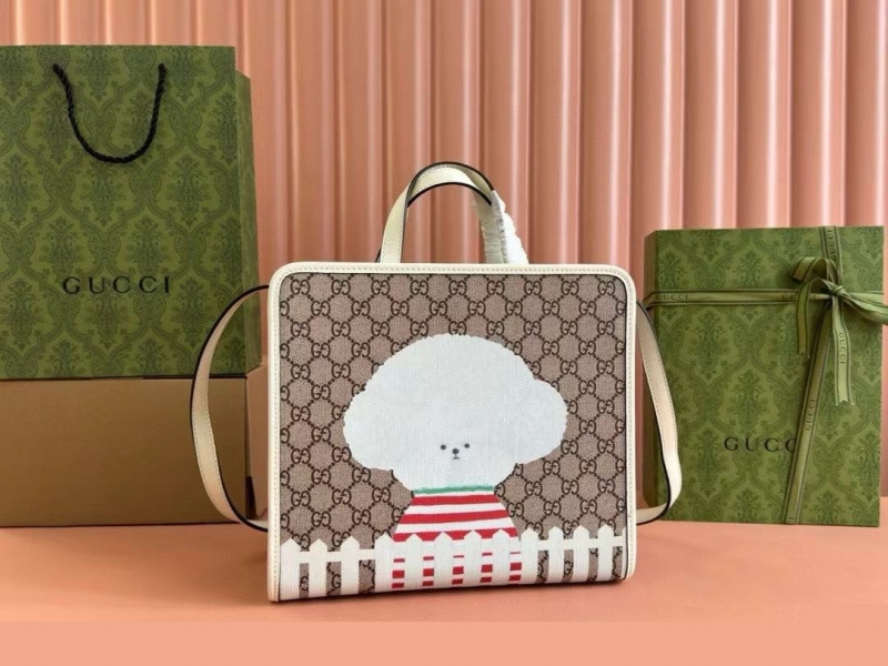 G*u*i shopping bags